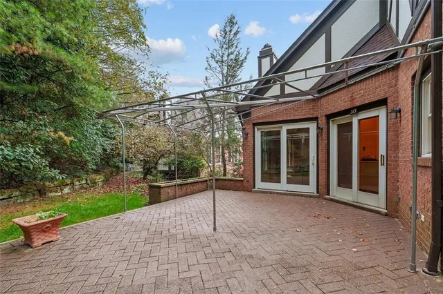 a view of yard with small play house and slide