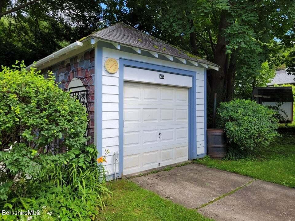 102 Notch Road North Adams, MA 01247 - Photo 6 of 32 1 Car Garage