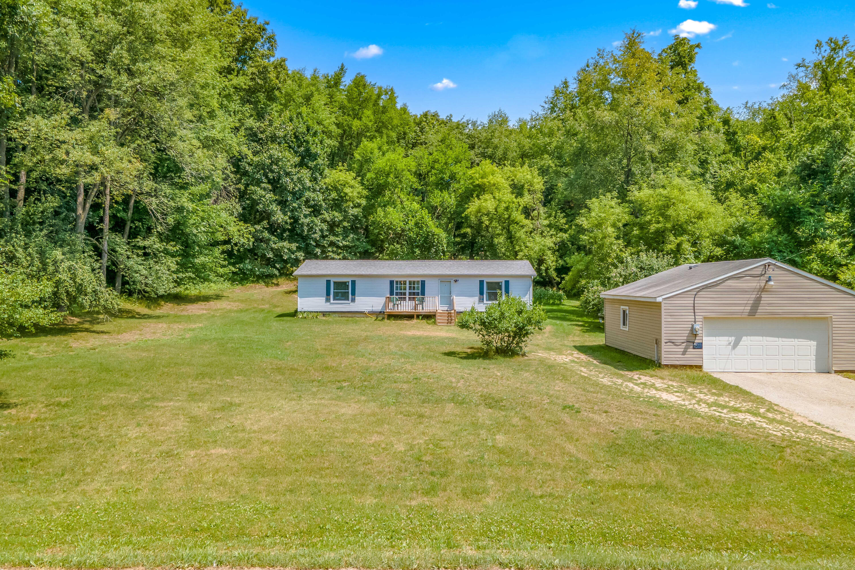 3052 Genesee Road Jonesville, MI 49250 - Photo 2 of 34 10