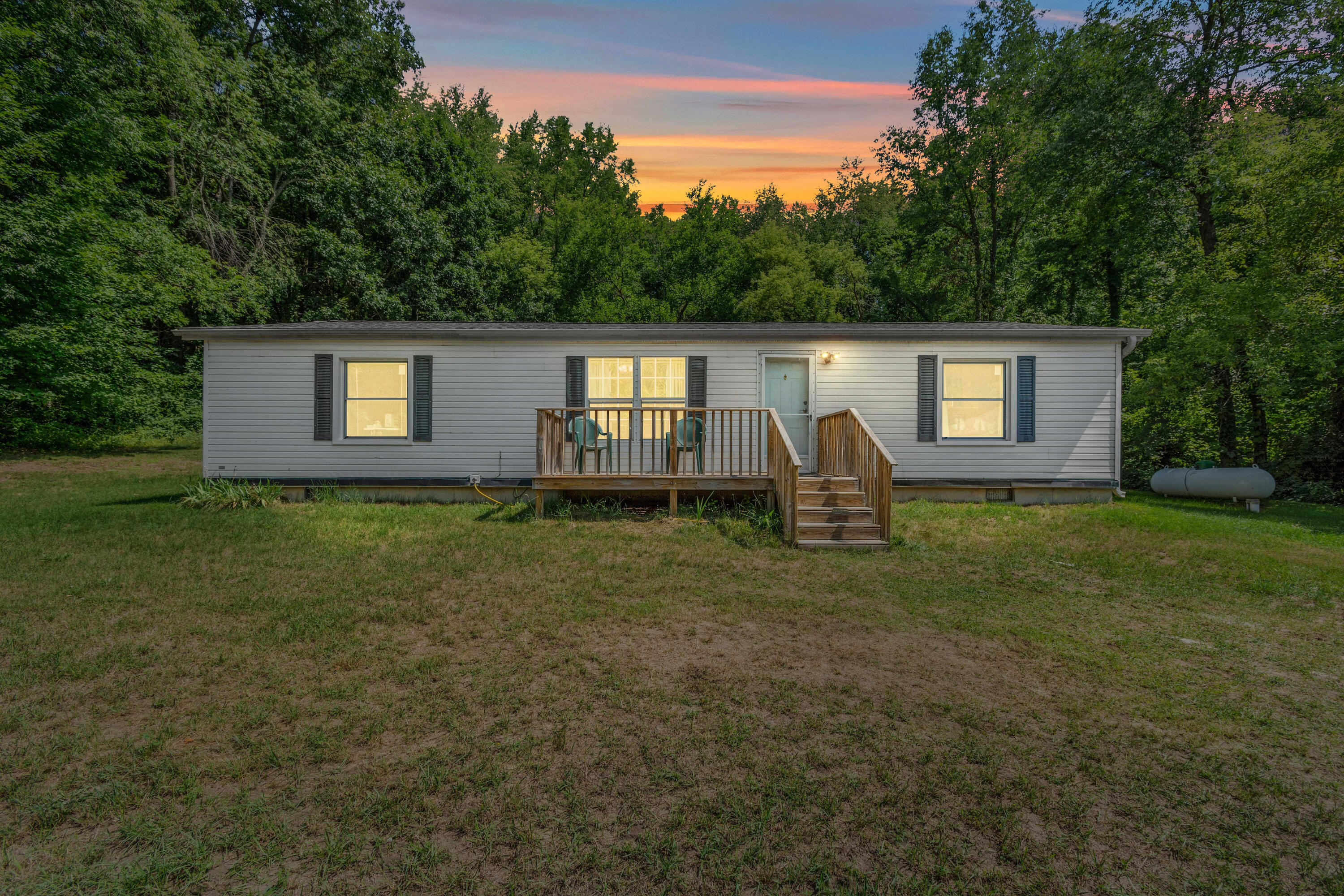 3052 Genesee Road Jonesville, MI 49250 - Photo 3 of 34 14