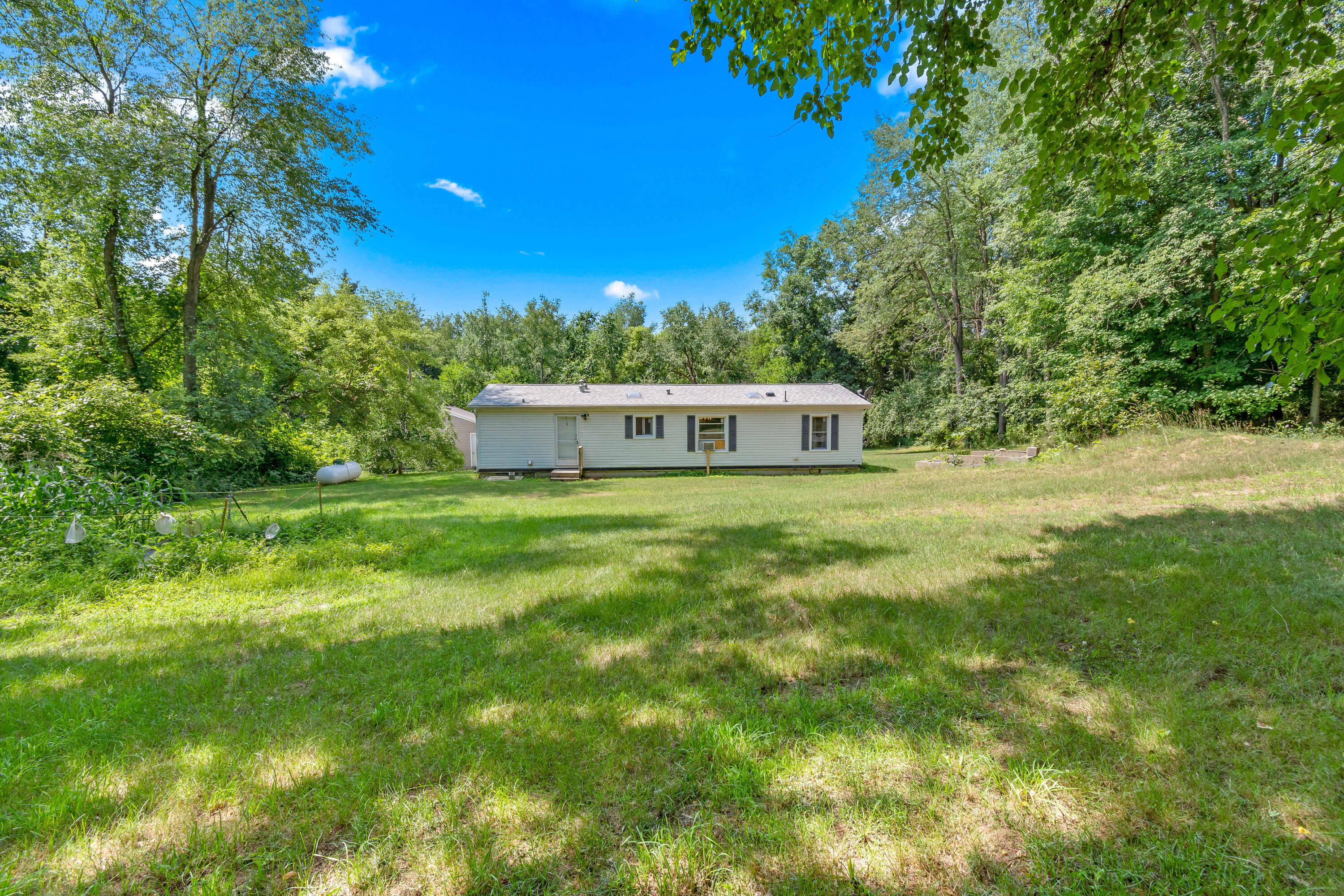3052 Genesee Road Jonesville, MI 49250 - Photo 7 of 34 25