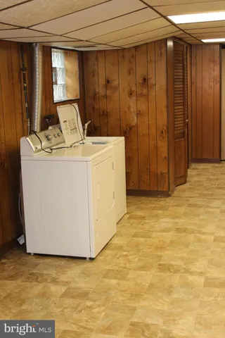 a view of utility room