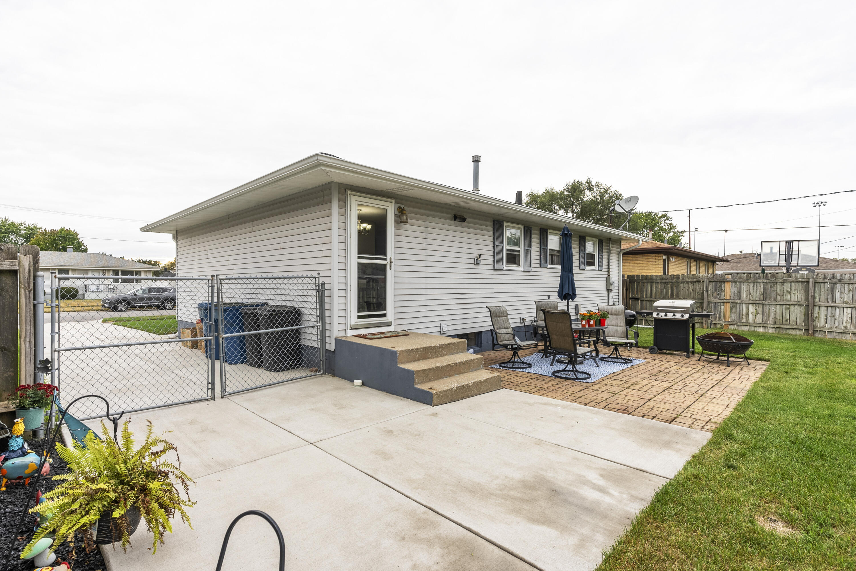 9331 Farmer Drive Highland, IN 46322 - Photo 18 of 19 a view of a dinning table and chairs in patio