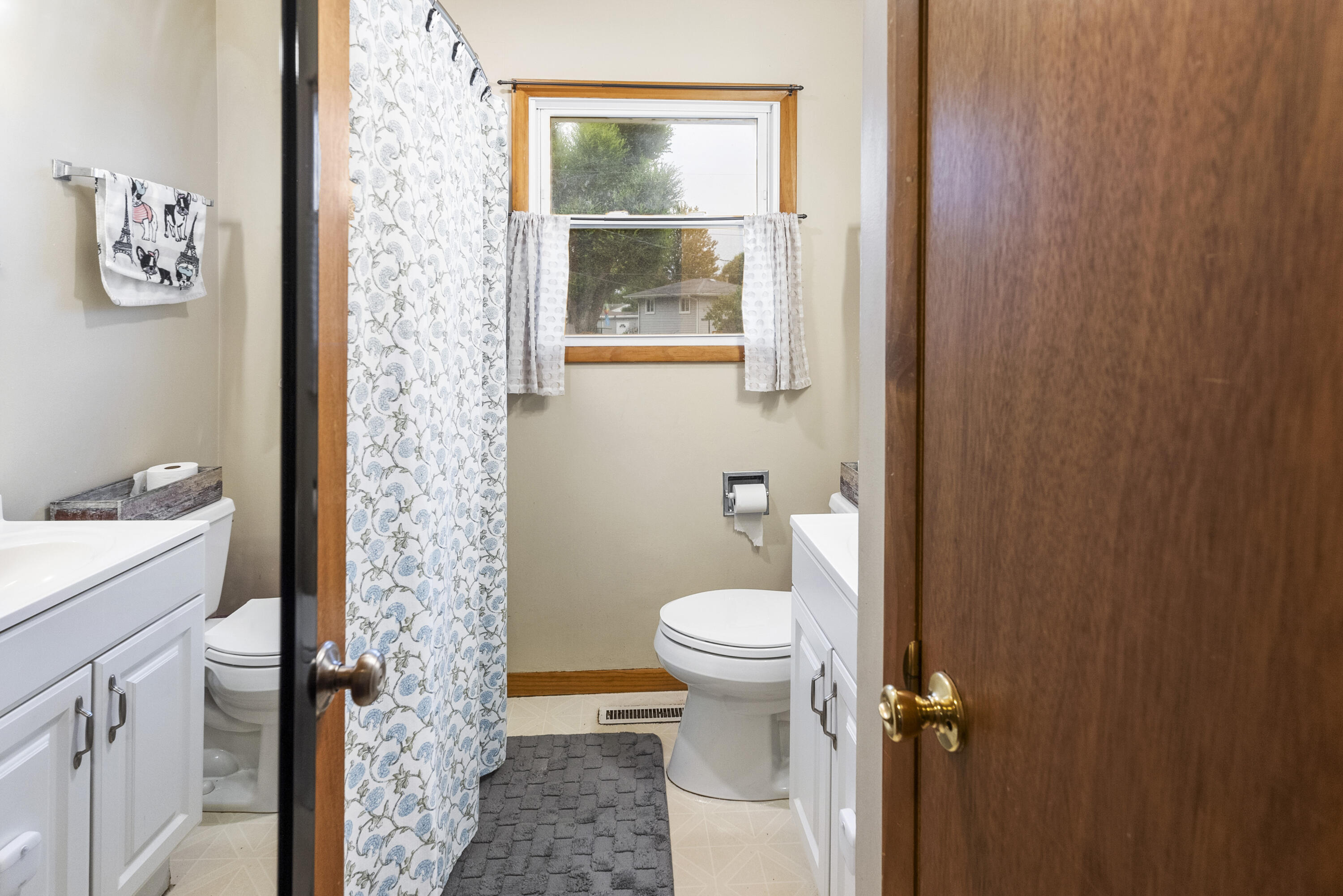 9331 Farmer Drive Highland, IN 46322 - Photo 7 of 19 a bathroom with a toilet and a shower