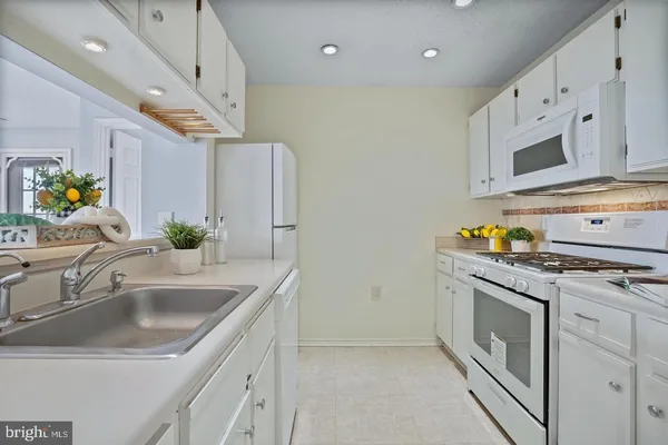 $2,350 | 20951 Timber Ridge Terrace, Unit 303, Ashburn, VA 20147