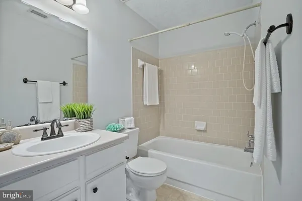 $2,350 | 20951 Timber Ridge Terrace, Unit 303, Ashburn, VA 20147