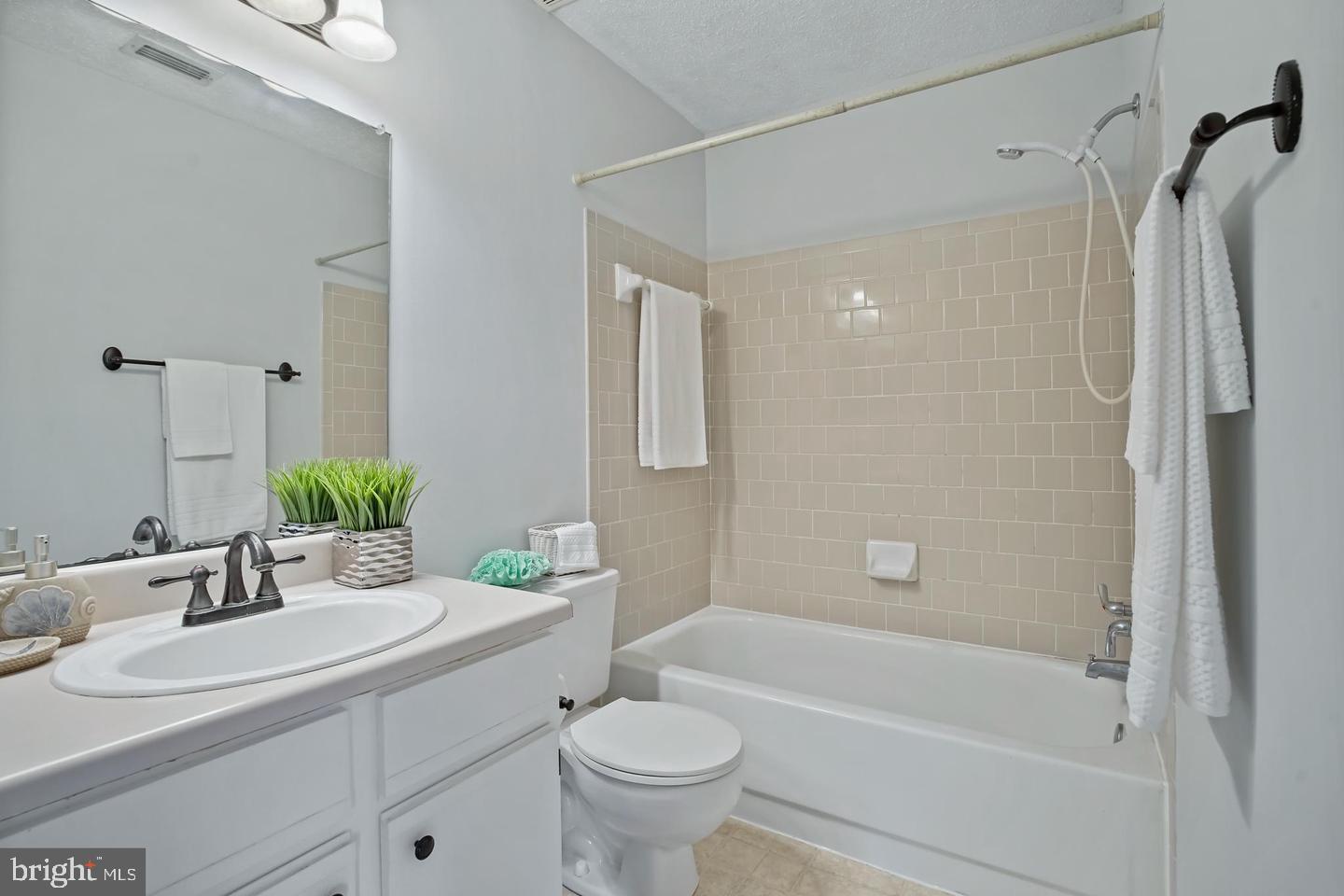 20951 Timber Ridge Terrace, Unit 303 Ashburn, VA 20147 - Photo 3 of 14