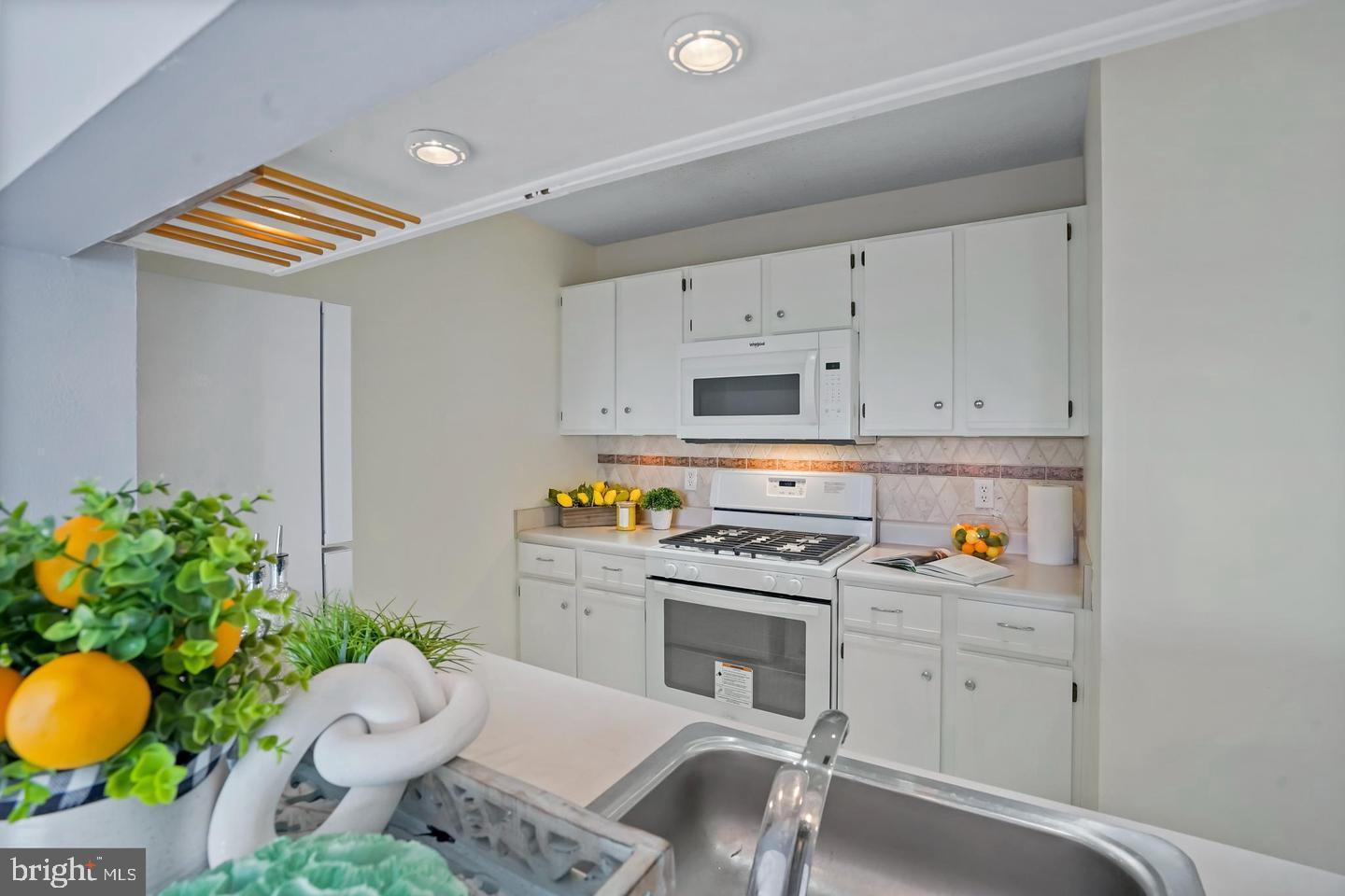 20951 Timber Ridge Terrace, Unit 303 Ashburn, VA 20147 - Photo 8 of 14