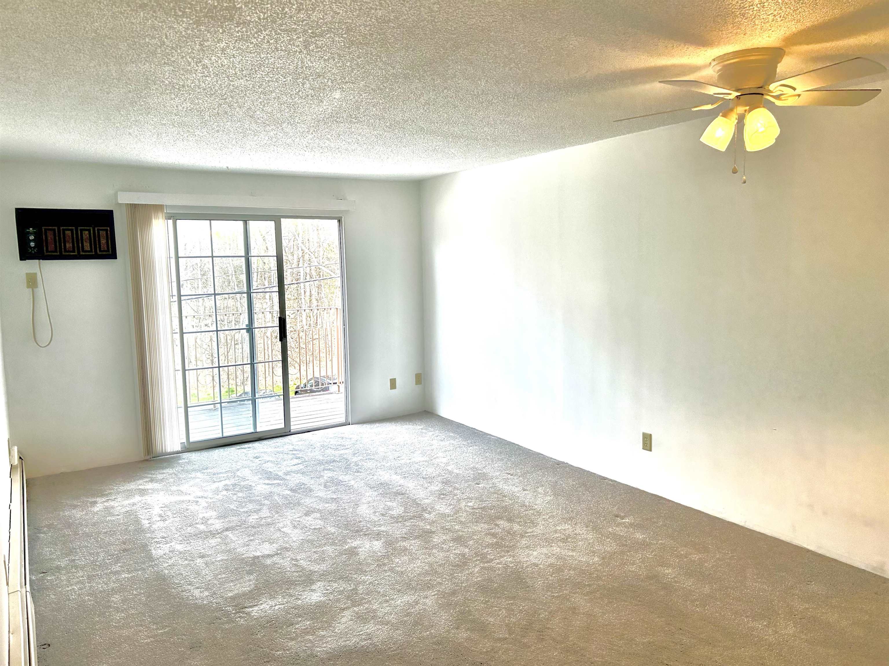 377 Huse Road, Unit # 33 Manchester, NH 03103 - Photo 6 of 22 Gallery Image 6