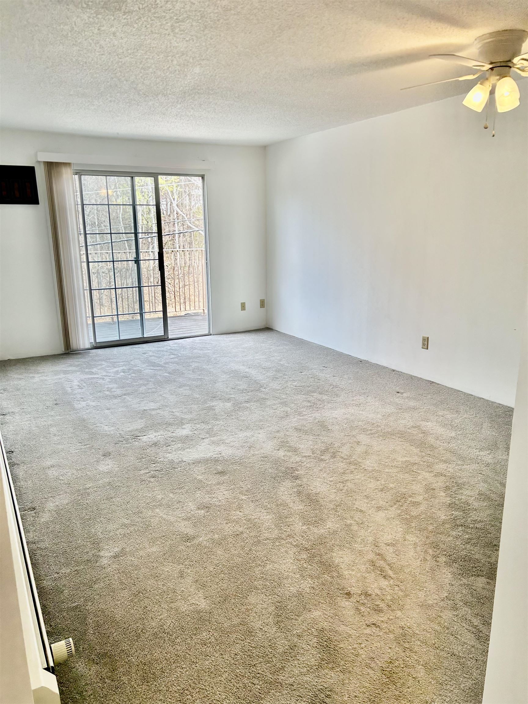 377 Huse Road, Unit # 33 Manchester, NH 03103 - Photo 7 of 22 Gallery Image 7