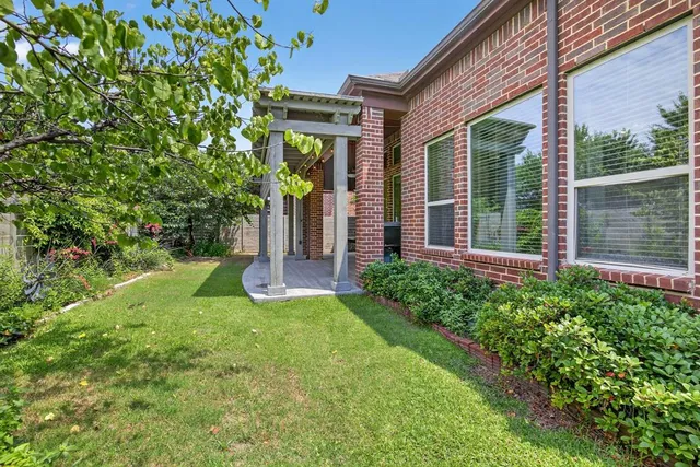 a view of a house with a yard and plants