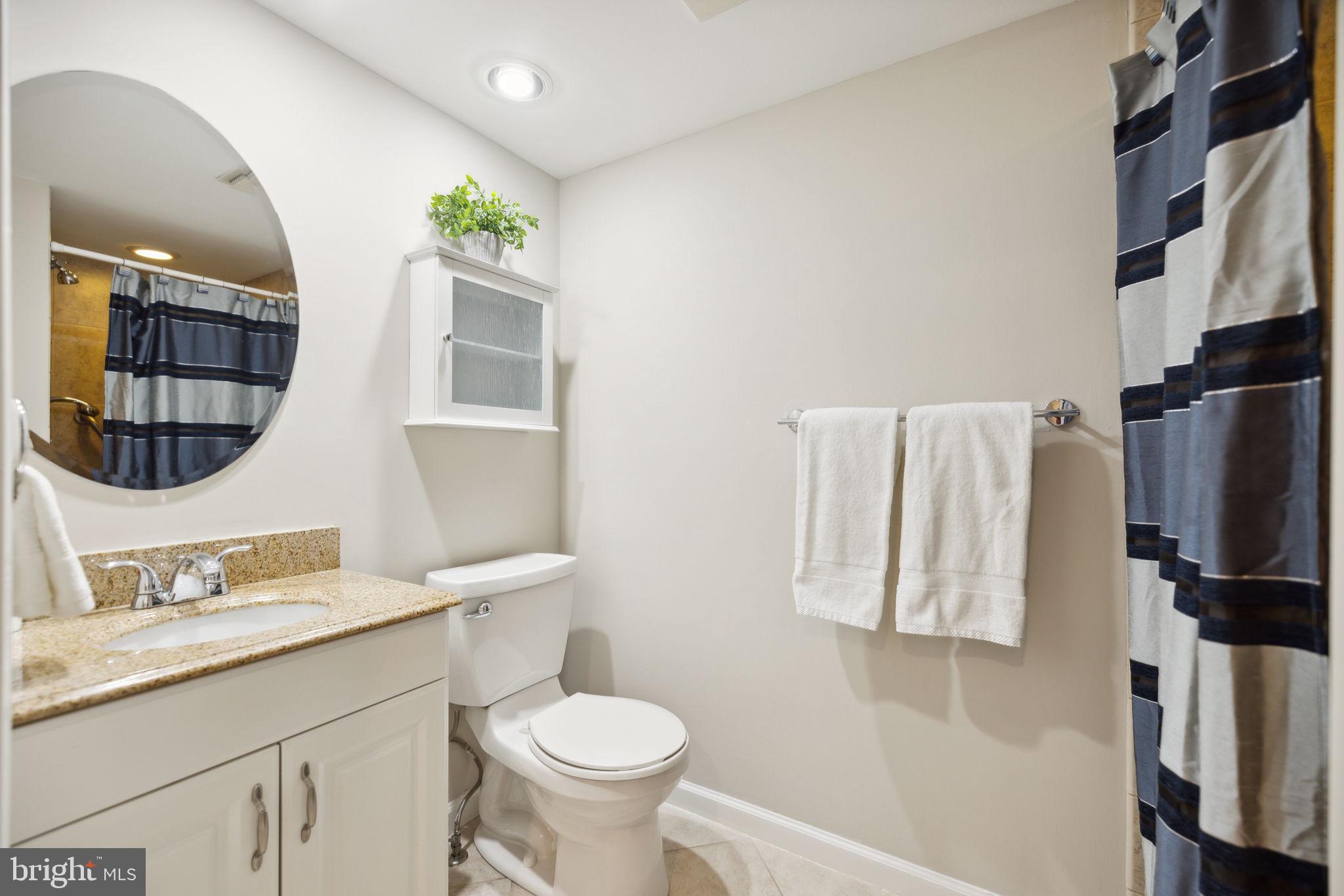 1729 Glastonberry Road Potomac, MD 20854 - Photo 13 of 32 Main Level Full Bath