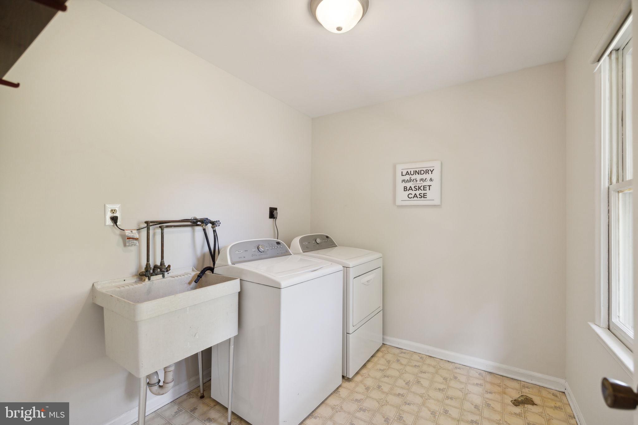 1729 Glastonberry Road Potomac, MD 20854 - Photo 15 of 32 Main Level Laundry Room