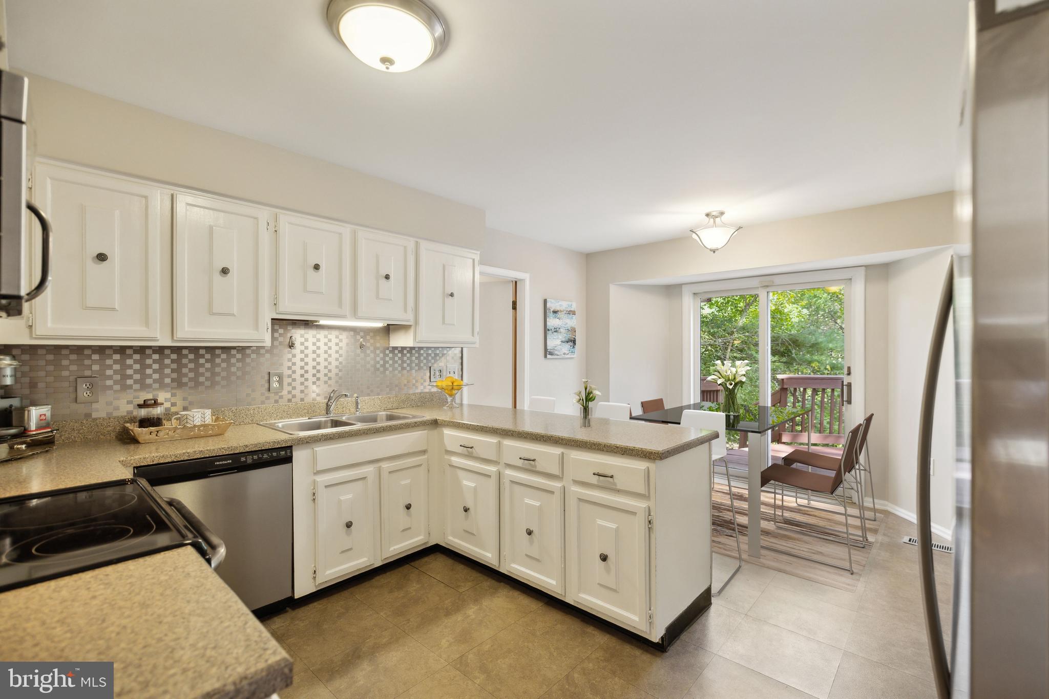 1729 Glastonberry Road Potomac, MD 20854 - Photo 8 of 32 Kitchen Open to Deck