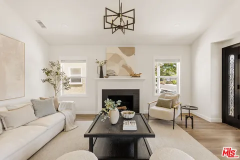$1,595,000 | 8421 Airlane Avenue, Los Angeles, CA 90045