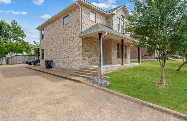 $2,700 | 302 Sterling Street, Unit B, College Station, TX 77840