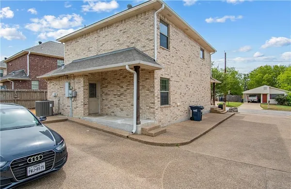 $2,600 | 302 Sterling Street, Unit B, College Station, TX 77840