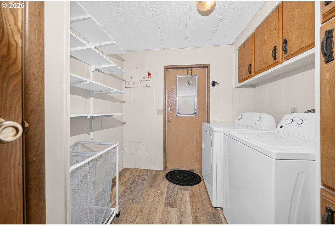 1413 Hawthorne Avenue, Unit 33 Reedsport, OR 97467 - Photo 19 of 35 Laundry