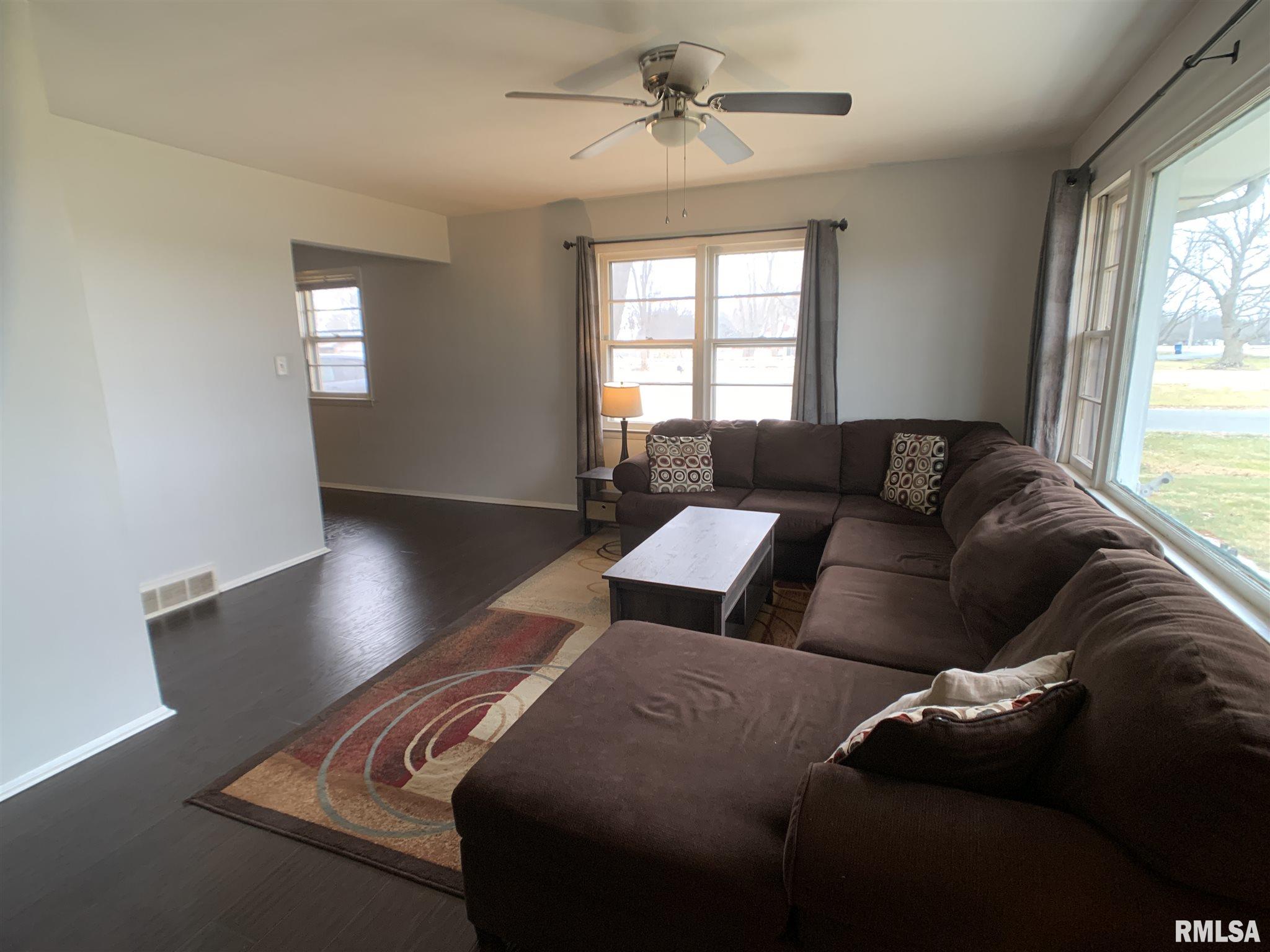 5765 Old Jacksonville Road Springfield, IL 62711 - Photo 4 of 20 Gallery Image 4