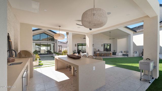 $6,598,995 | 6114 East Calle Del Norte, Scottsdale, AZ 85251