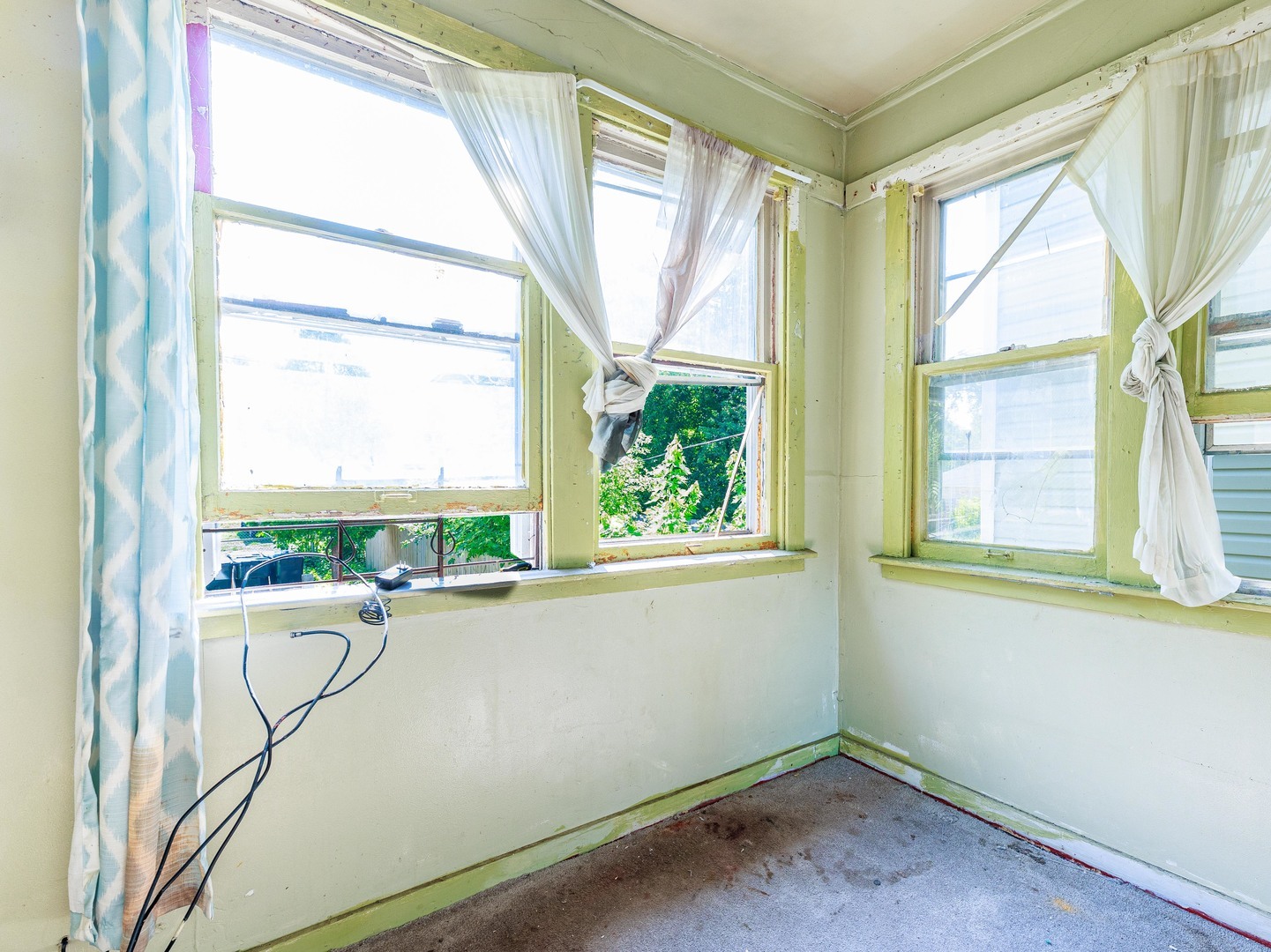 5225 South Wood Street Chicago, IL 60609 - Photo 9 of 14 a view of a room with a large window