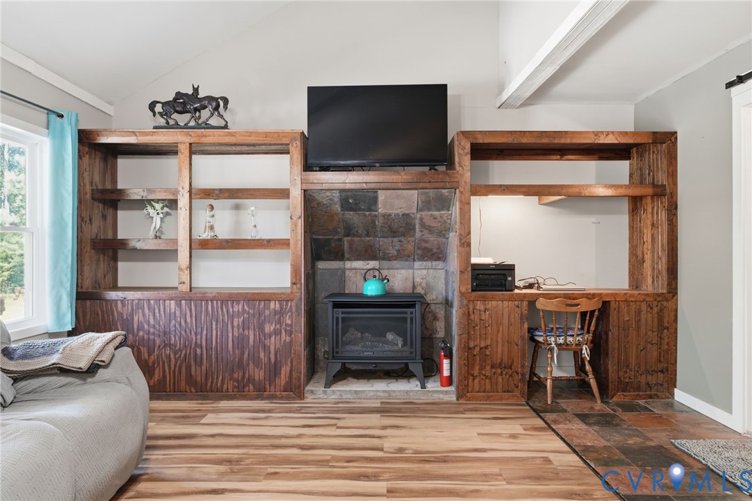 89 Old House Farm Road Bumpass, VA 23024 - Photo 18 of 67 Multi-functional living space featuring custom woo