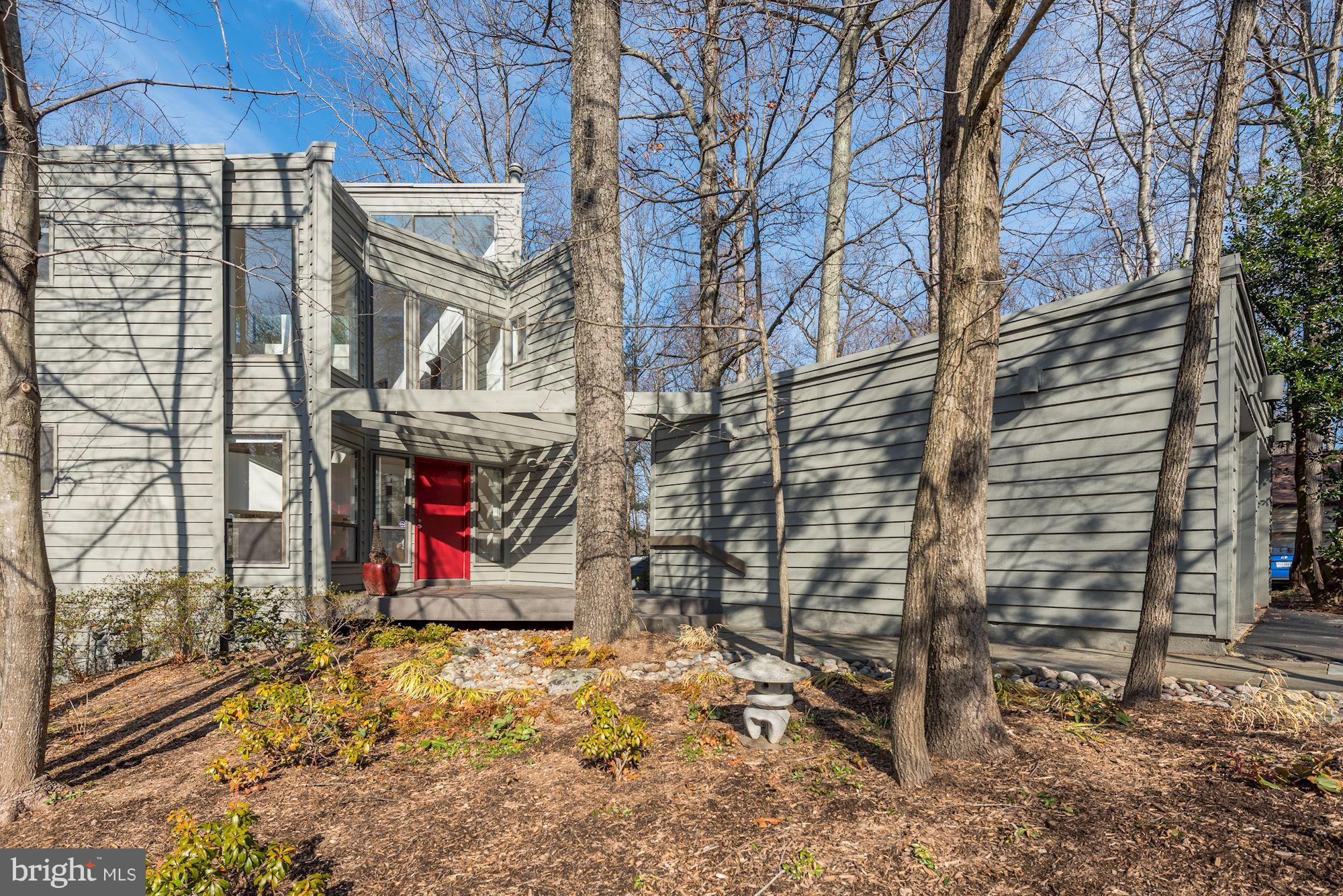2263 Compass Point Lane Reston, VA 20191 - Photo 2 of 30 Architectural Interest throughout!