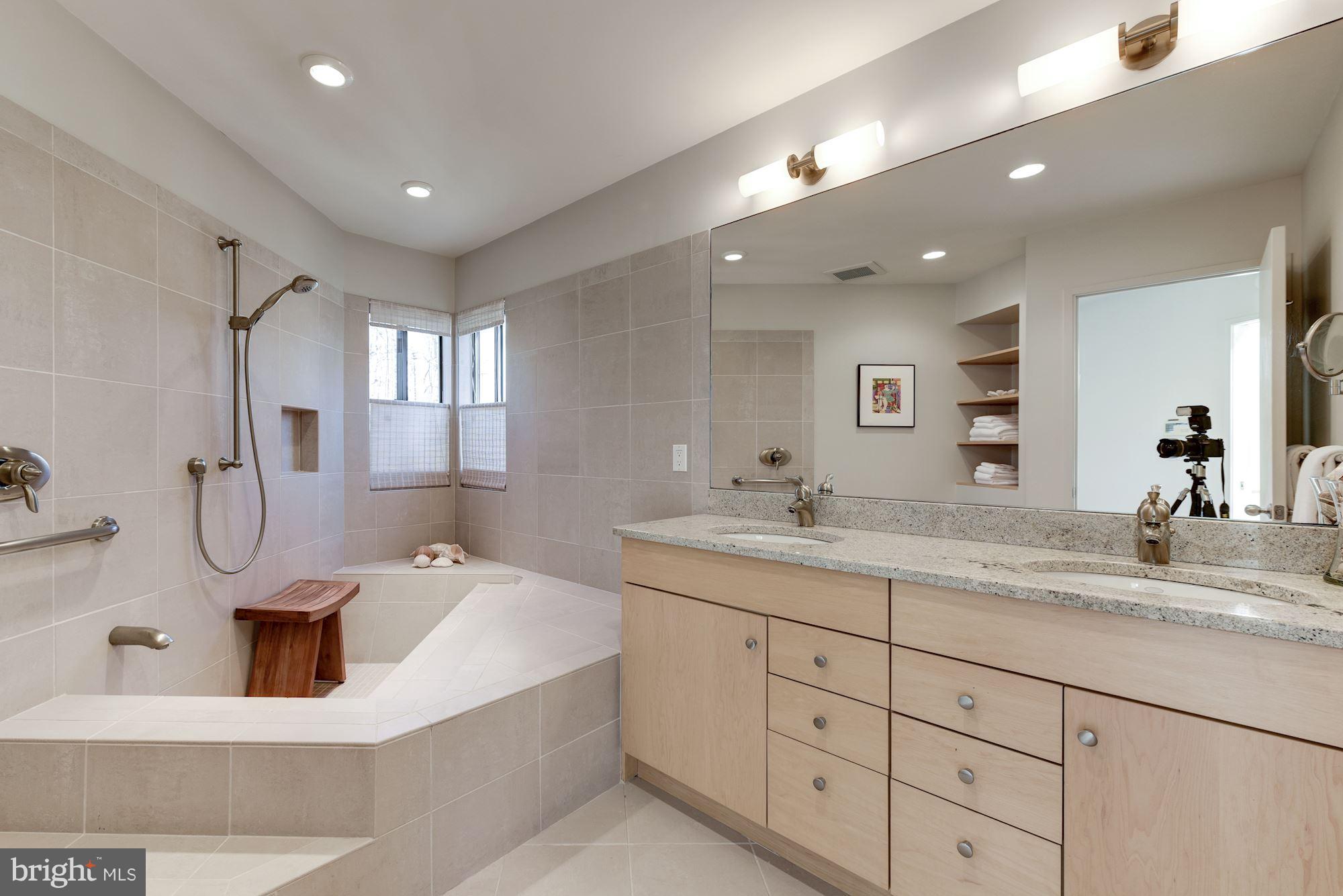 2263 Compass Point Lane Reston, VA 20191 - Photo 22 of 30 Master BA w/ spa like tub/shower and dual vanities