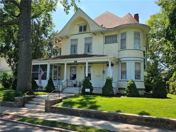 $460,000 | 409 North Esplanade Street, Leavenworth, KS 66048