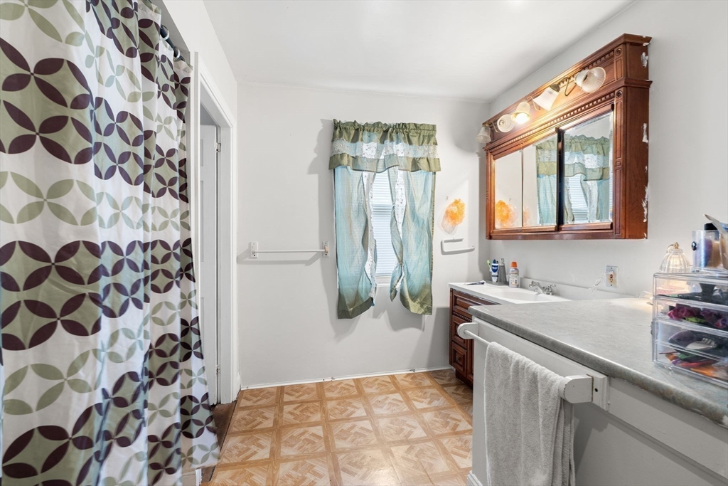 558 West Main Street Avon, MA 02322 - Photo 18 of 29