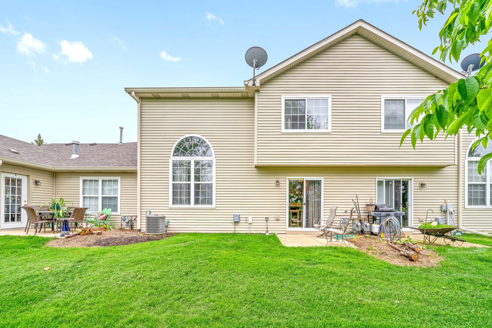 26 Rolling Oaks Road, Unit B Sugar Grove, IL 60554 - Photo 17 of 17 a view of a house with a yard and sitting area