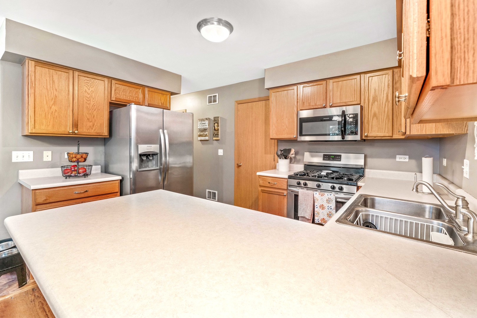 26 Rolling Oaks Road, Unit B Sugar Grove, IL 60554 - Photo 8 of 17 a kitchen with stainless steel appliances a stove sink microwave and refrigerator