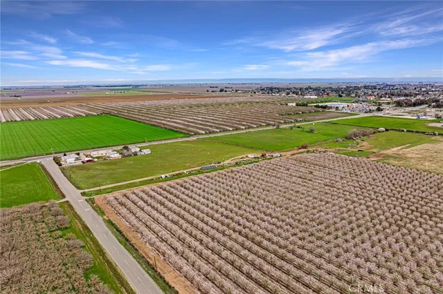 a view of a tennis court