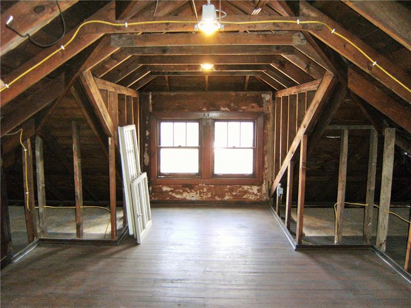 316 Le Roi Road Pittsburgh, PA 15208 - Photo 17 of 24 3rd Floor With All New Wiring And Recessed Lights