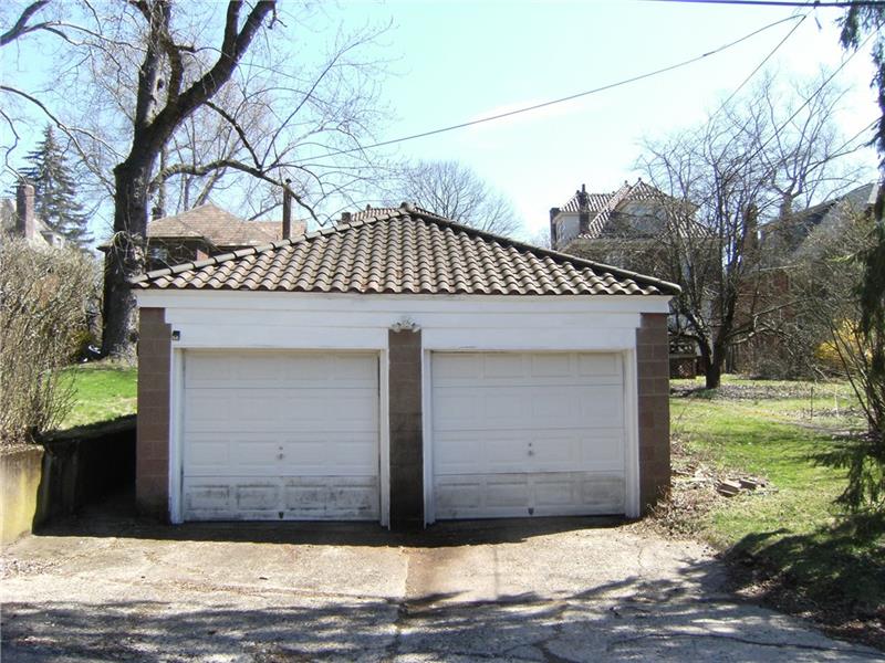 316 Le Roi Road Pittsburgh, PA 15208 - Photo 22 of 24 Garage
