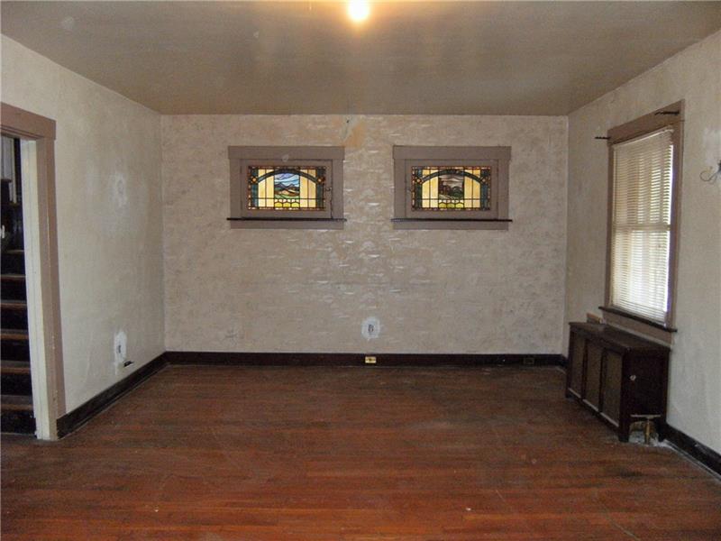 316 Le Roi Road Pittsburgh, PA 15208 - Photo 4 of 24 Living Room