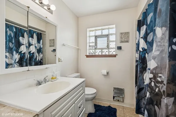 $399,000 | 7017 West North Avenue, Oak Park, IL 60302