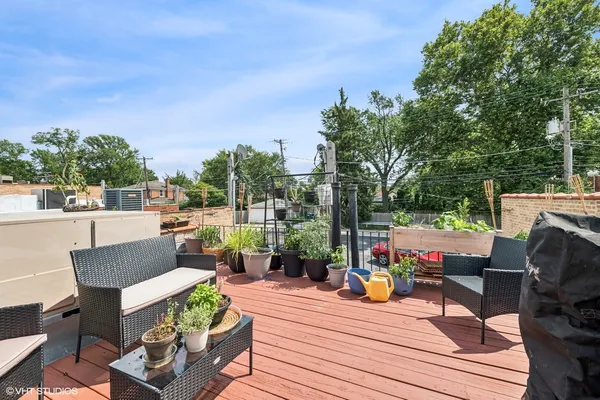 $399,000 | 7017 West North Avenue, Oak Park, IL 60302