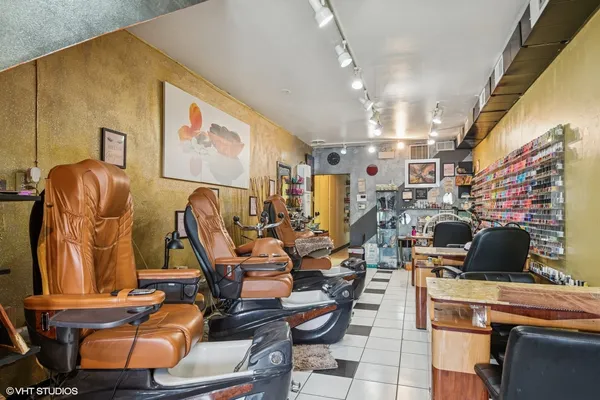 $399,000 | 7017 West North Avenue, Oak Park, IL 60302