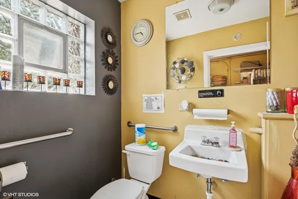 $399,000 | 7017 West North Avenue, Oak Park, IL 60302