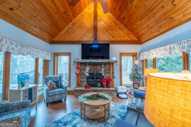 $999,999 | 712 Meadow Run Court, Clarkesville, GA 30523