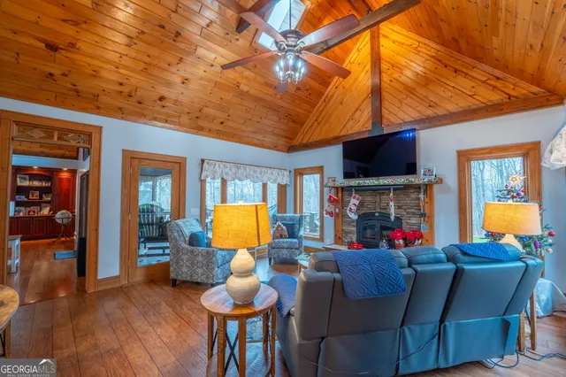 $999,999 | 712 Meadow Run Court, Clarkesville, GA 30523