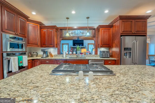 $999,999 | 712 Meadow Run Court, Clarkesville, GA 30523