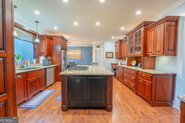 $999,999 | 712 Meadow Run Court, Clarkesville, GA 30523