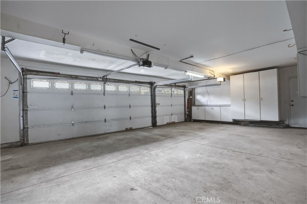 3537 Foxglove Road Glendale, CA 91206 - Photo 70 of 73 a view of a garage