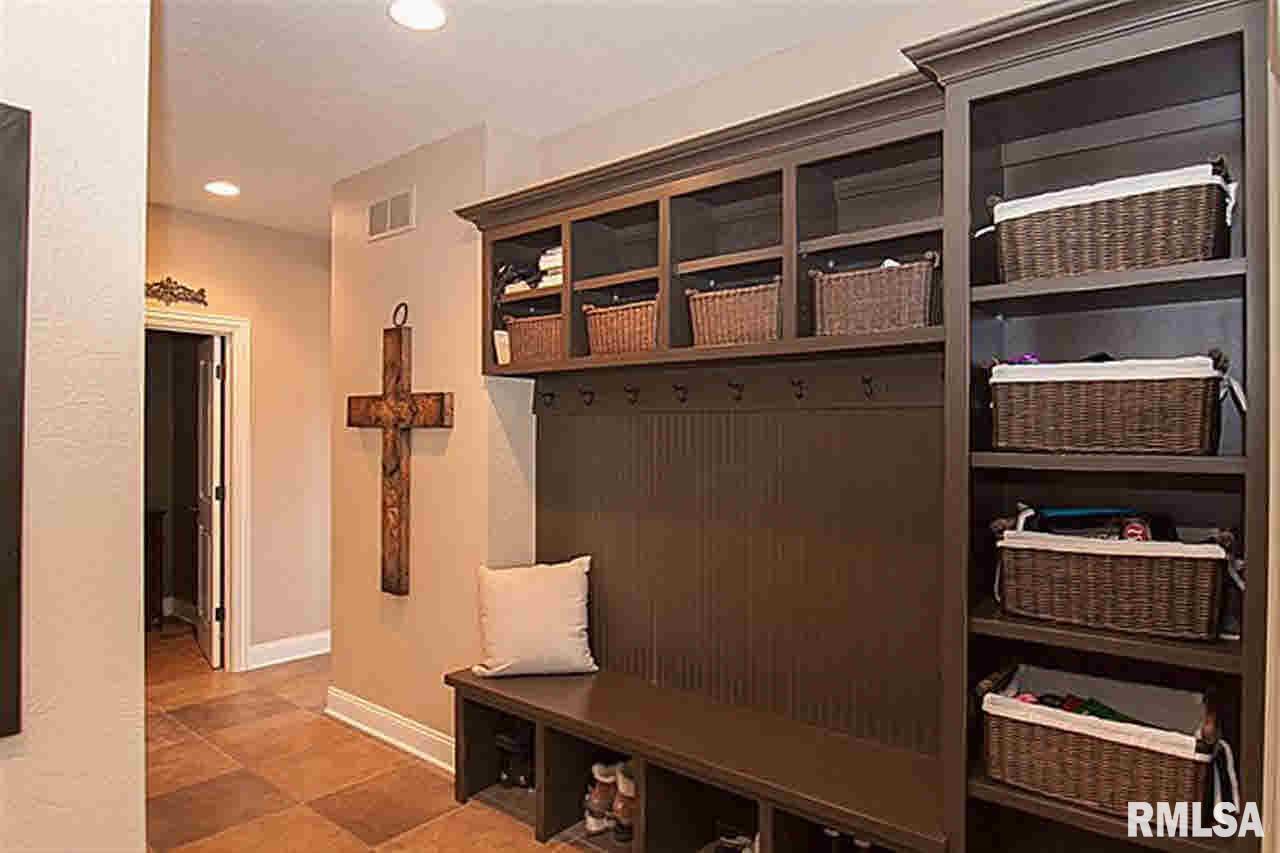 3074 Westminster Road Bettendorf, IA 52722 - Photo 13 of 24 Gallery Image 13