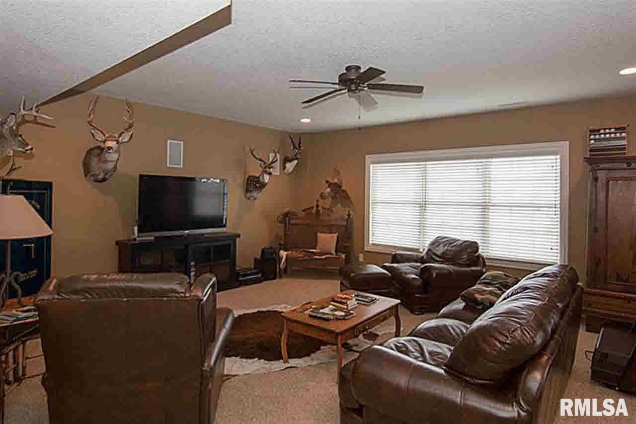 3074 Westminster Road Bettendorf, IA 52722 - Photo 14 of 24 Gallery Image 14