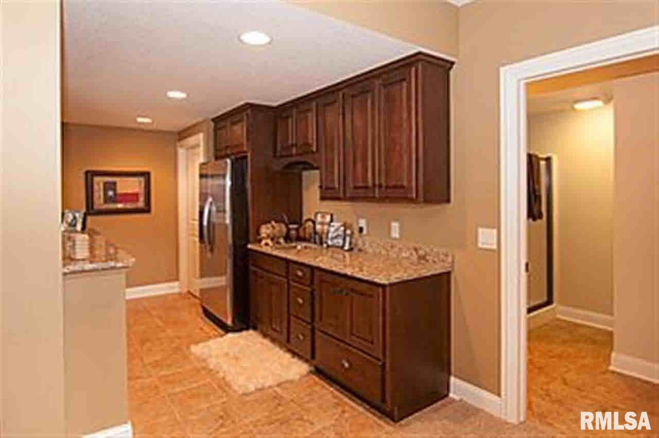 3074 Westminster Road Bettendorf, IA 52722 - Photo 17 of 24 Gallery Image 17
