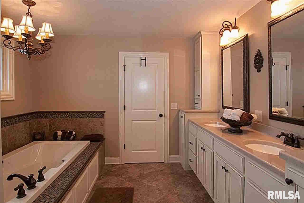 3074 Westminster Road Bettendorf, IA 52722 - Photo 19 of 24 Gallery Image 19
