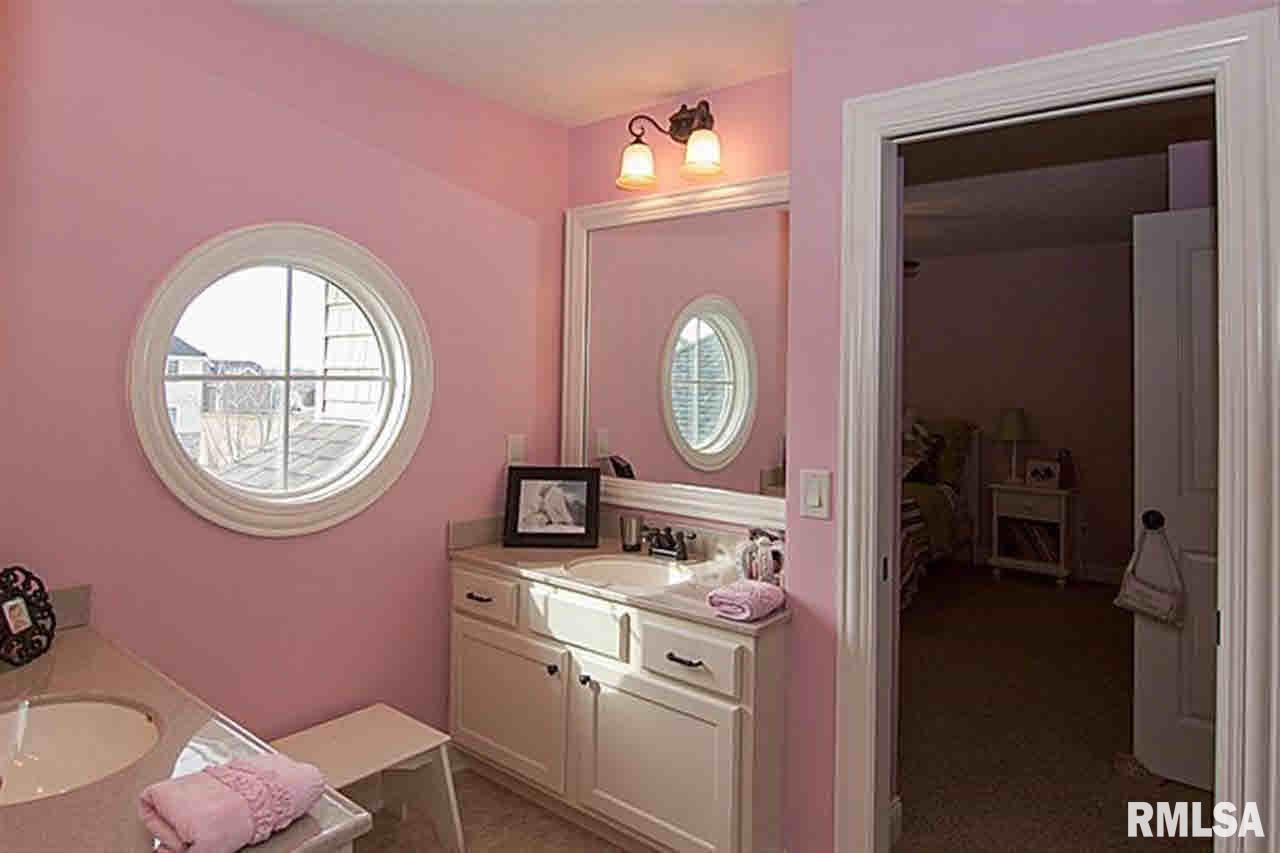 3074 Westminster Road Bettendorf, IA 52722 - Photo 20 of 24 Gallery Image 20